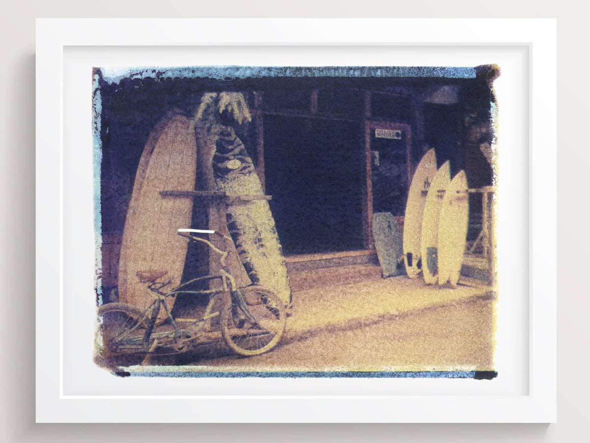 Ecuador Surf Shop - She Hit Pause