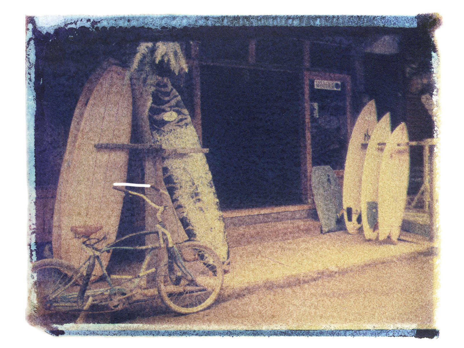 Ecuador Surf Shop - She Hit Pause