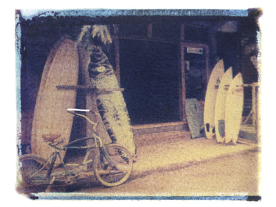 Ecuador Surf Shop - She Hit Pause